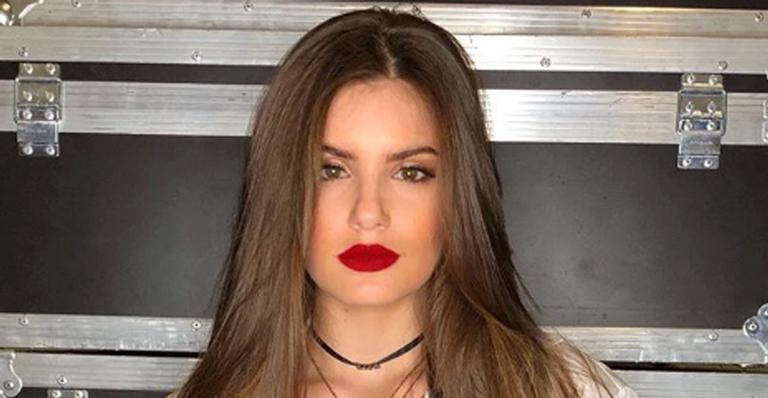 Camila Queiroz confunde fãs e é questionada sobre suposta gravidez