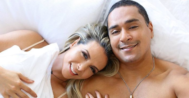 Carla Perez surge deslumbrante de biquíni e deixa Xanddy ainda mais apaixonado