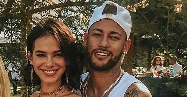 Neymar e Bruna Marquezine brincam de “tiro” em Paris: “Tropa quase de elite”