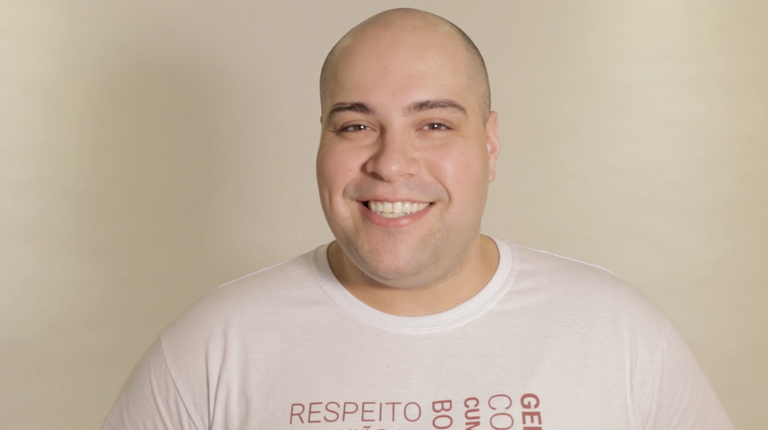 Tiago Abravanel testa seus conhecimentos sobre o universo dos musicais