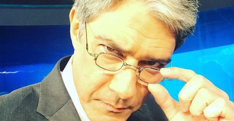 William Bonner é flagrado mimando namorada em shopping do Rio de Janeiro