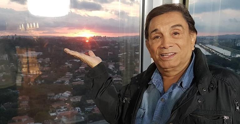 Dedé Santana surge em cadeira de rodas e deixa fãs preocupados: ”Deus te ajude”