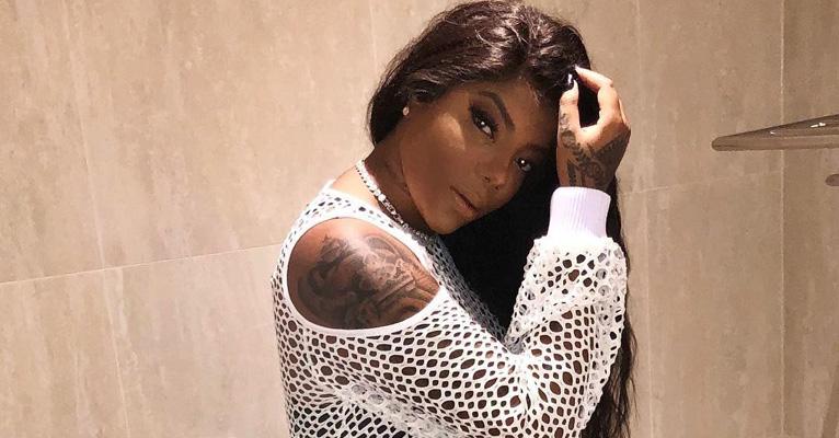 Dormindo, Ludmilla aparece sexy de calcinha e sutiã em foto feita pela mãe, Silvana
