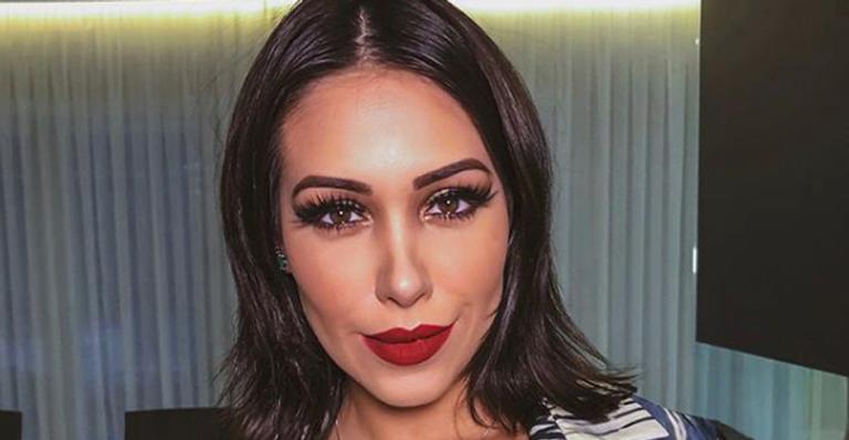 Em Orlando, Bella Falconi deixa a maternidade com a filha Stella