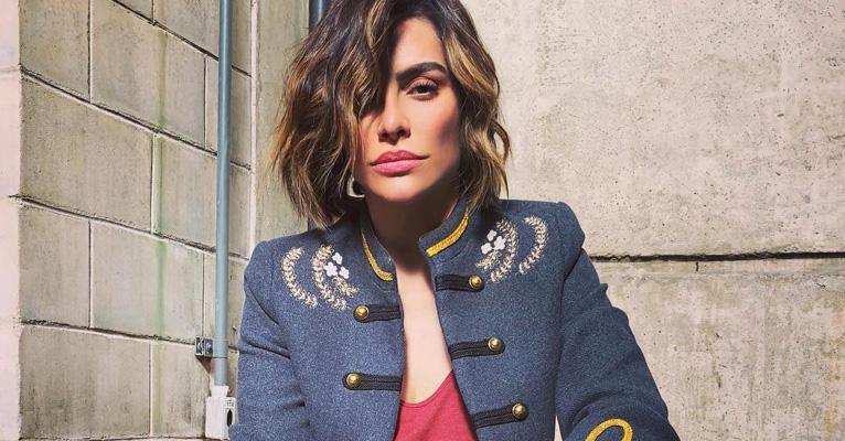 Cleo posa de lingerie molhada dentro do mar e faz fãs suspirarem: ”Deusa”