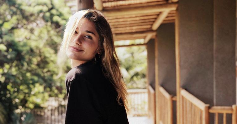 Sasha e Bruno Montaleone posam agarradinhos em clique “sexy” em Noronha