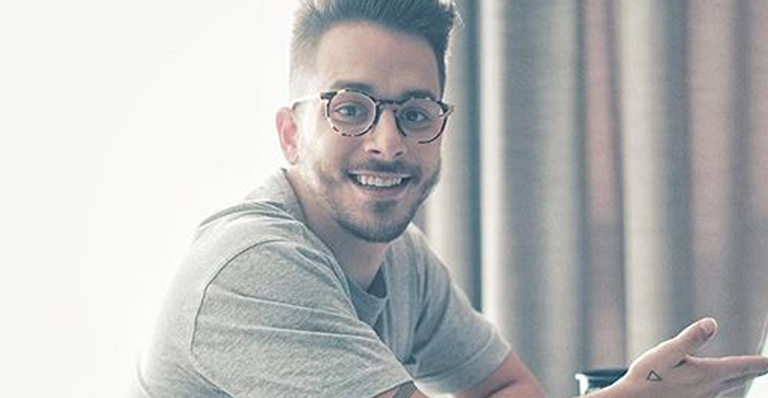 Junior Lima brinca com o filho em raríssimo momento nas redes sociais: ”Todo desconfiado”