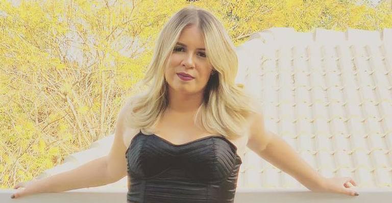 De top, Marília Mendonça exibe corpo mais fino em cachoeira e assume: ”Não é que é bonito mesmo?”