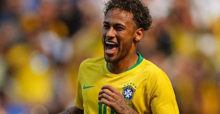 Neymar Jr. faz brincadeira polêmica com Thiago Silva durante treino: ”Aquela sarrada no amigo”