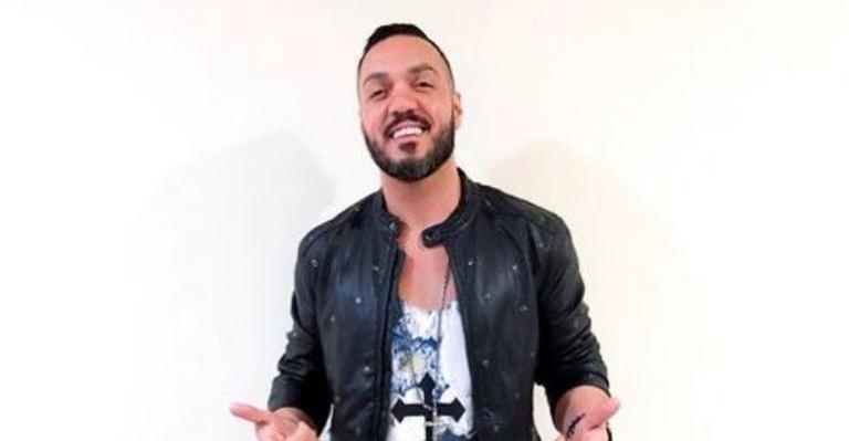 Belo impressiona ao compartilhar clique sem camisa depois de treino