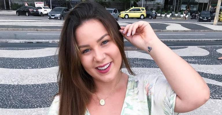 Após cirurgias plásticas, ex-BBB Cacau assume estar pesando 90kg e chora ao falar do corpo