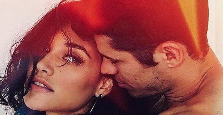 Débora Nascimento aparece em clique ousado com o marido, José Loreto