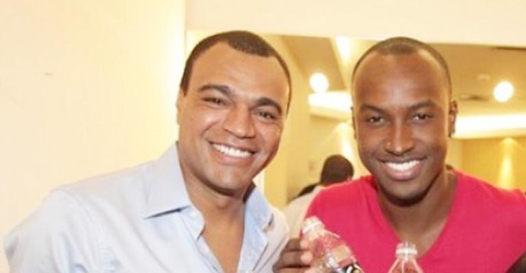 Thiaguinho parabeniza Denilson nas redes sociais: ”Coração bom”