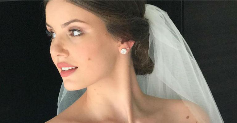 Camila Queiroz aparece deslumbrante no dia de seu casamento com Klebber Toledo