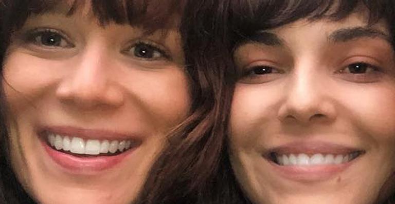 Mariana Ximenes e Tainá Müller adotam o mesmo visual: ”Separadas no nascimento?”