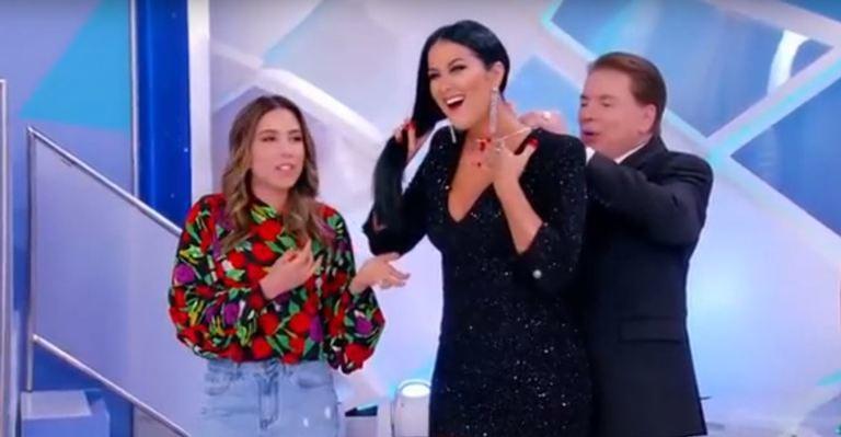 Silvio Santos presenteia Helen Ganzarolli com joia e Patrícia Abravanel dispara: ”É plástico puro”