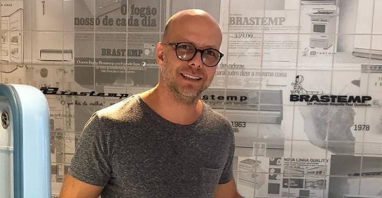 Fernando Scherer posa com as duas filhas e deixa recado: ”Com amor, tudo podemos transformar”