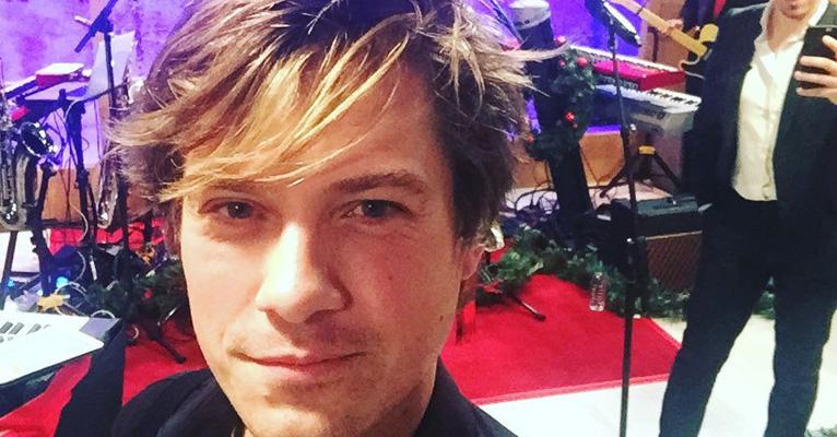 Aos 35 anos, Taylor Hanson revela que será pai pela 6° vez