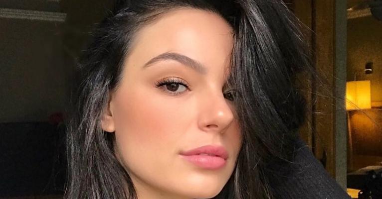 Isis Valverde exibe barrigão de grávida e se emociona: “30 semanas com você”