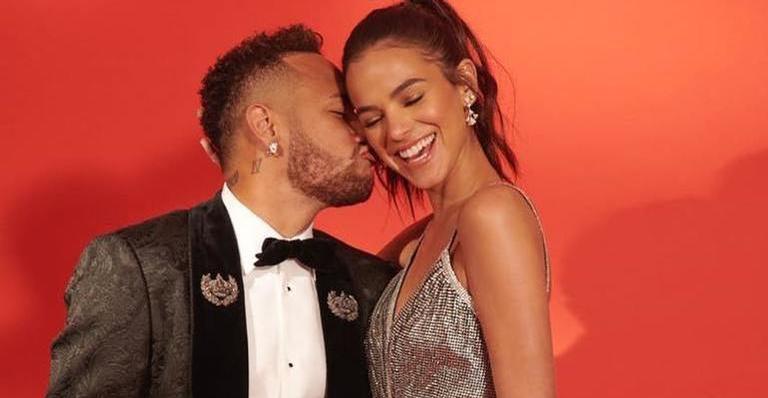 Neymar Jr. tieta jogador de basquete famoso e Bruna Marquezine se impressiona com detalhe