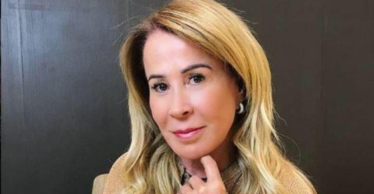 Aos 60 anos, Zilu surpreende ao exibir corpão de biquini fio-dental na praia
