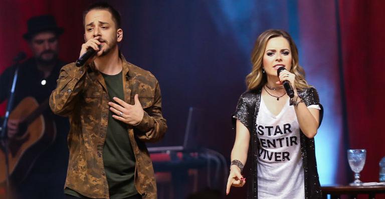 Sandy e Junior voltam juntos ao palco e levam fãs à loucura