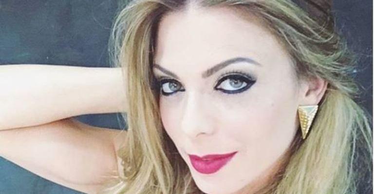 Sheila Mello se derrete pela filha meditando e seguidores apontam semelhança: ”A cara da mãe”