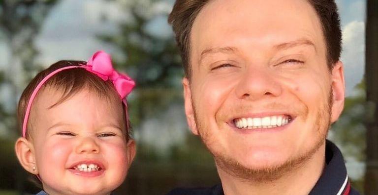 Melinda, filha de Michel Teló, pede para cantar em show do pai e Thais Fersoza se derrete