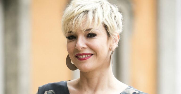 Completando 40 anos, Regiane Alves posa de fio dental e ganha elogios nas redes sociais