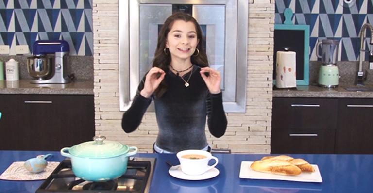 Ivana Coelho ensina a fazer uma deliciosa sopa de tomate