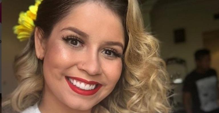 Durante show, Marília Mendonça dança agarrada, mas dispensa beijo de Henrique, da dupla com Juliano