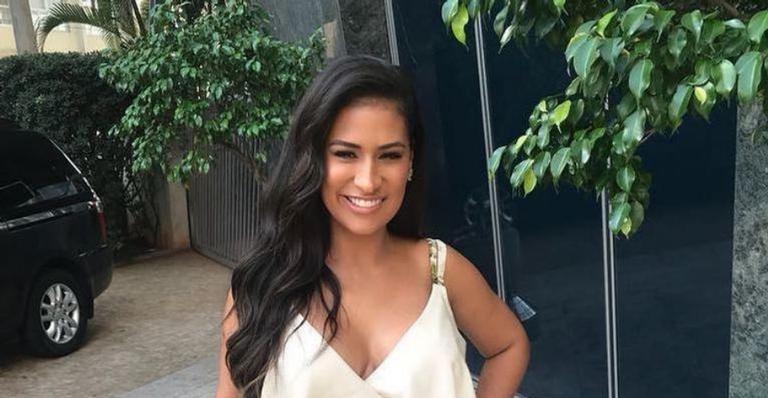 De férias no México, Simone exibe corpão em foto e recebe elogios