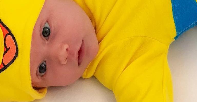 Fofura! Bella Falconi exibe filha recém-nascida vestida de personagem da Disney