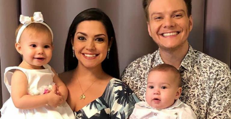 Fofura! Thais Fersoza flagra momento íntimo dos filhos, Melinda e Teodoro