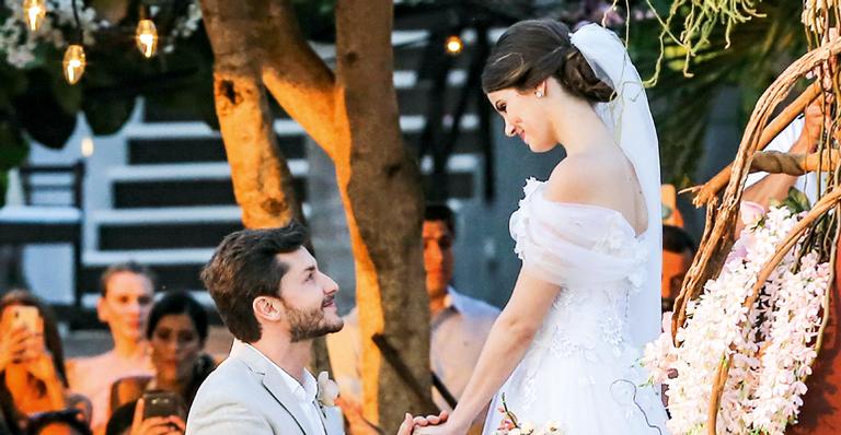 Veja os detalhes exclusivos do casamento de Camila Queiroz e Klebber Toledo