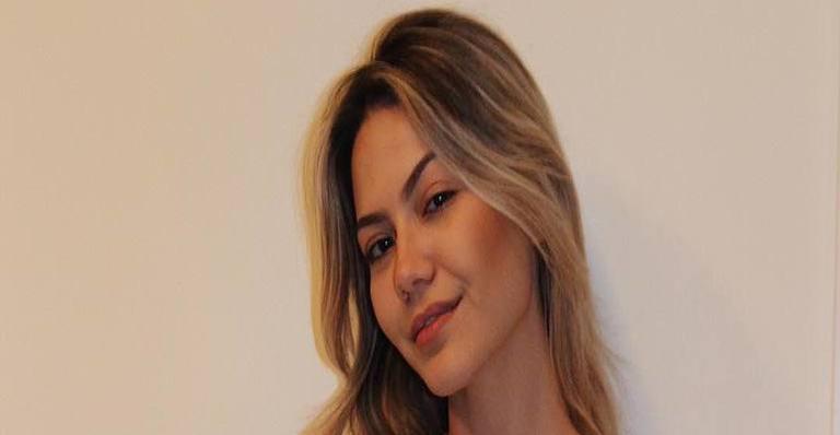 Traída pelo marido, Sarah Poncio, cunhada de Letícia Almeida, posa nua e exibe barrigão de grávida