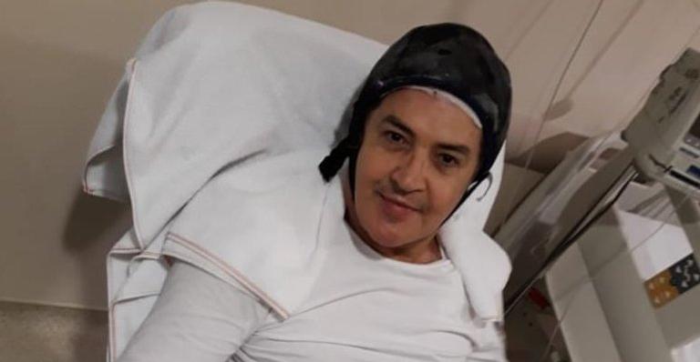 Na luta contra o câncer, Beto Barbosa chora ao receber notícia: ”Não suportei a pressão e chorei”