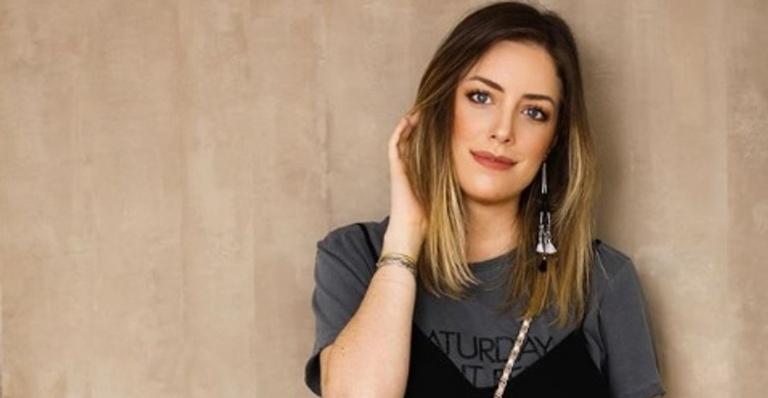 Após anunciar gravidez de gêmeas, Fabiana Justus exibe barriga com 3 meses e agradece mensagens