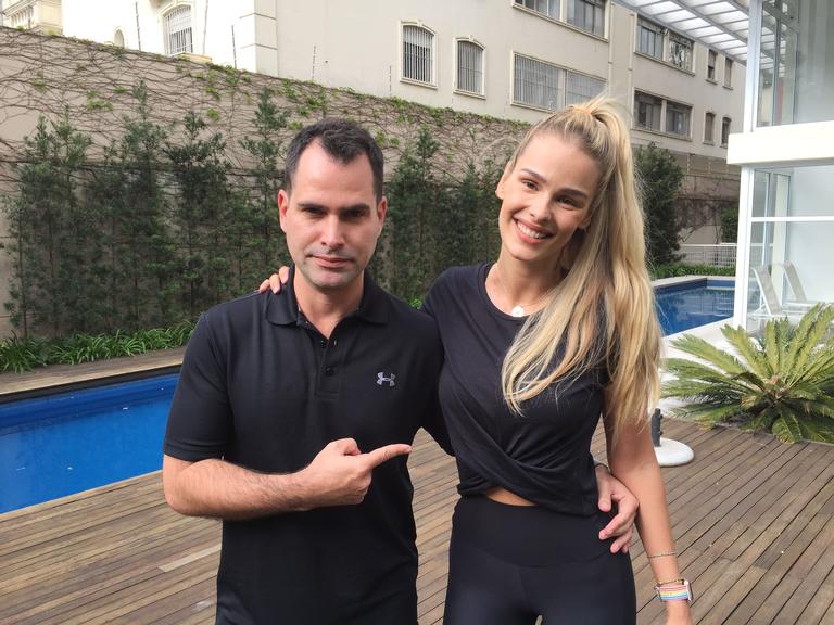 Yasmin Brunet mostra como fazer exercícios sem equipamentos