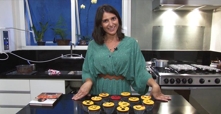 Carol Fiorentino ensina receita de cupcake de emoji