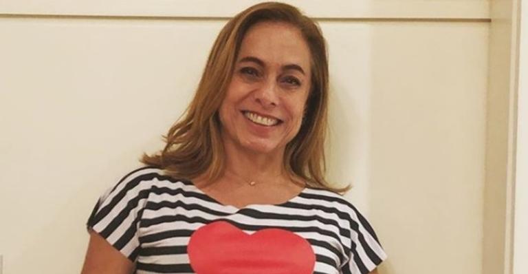 Aos 61 anos, Cissa Guimarães exibe corpão ao posar de biquíni durante viagem à Europa