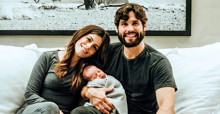 Dudu Azevedo apresenta seu filho, Joaquim, e se emociona: ”Vivi para construir isso”
