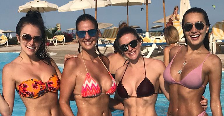No Egito, esposa de Faustão e bailarinas do ‘Domingão’ aparecem de biquíni: ”Bonde das meninas”