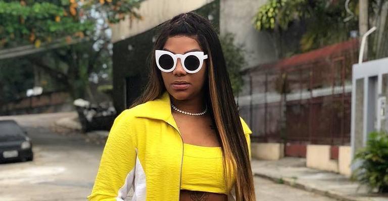 Ludmilla ostenta bolsa de R$8,5 mil em look do dia e causa alvoroço na web