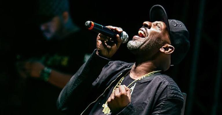 Buchecha, Jojo Todynho e DJ Marlboro se emocionam em enterro de Mr Catra no Rio