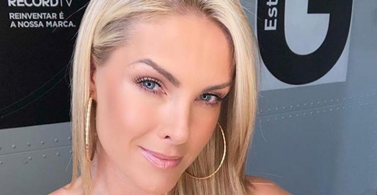 Ana Hickmann compartilha clique em família e recebe elogios