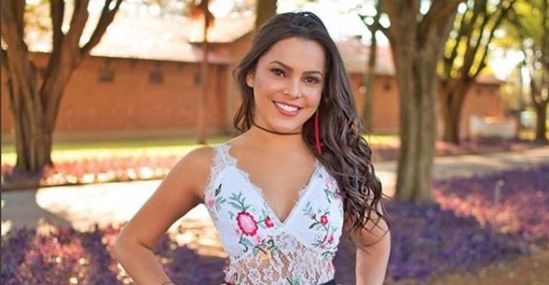 Ex-BBB Emilly Araújo faz ensaio com coruja para homenagear sua mãe, que morreu há menos de 2 anos