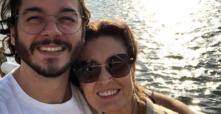 Fátima Bernardes desabafa sobre namoro a distância: ”Tranquilo”
