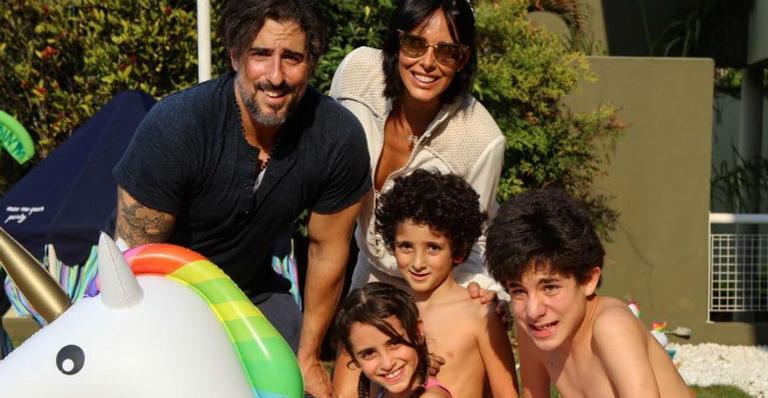 Marcos Mion abre o jogo sobre relação familiar: ”De perfeito a gente não tem nada”