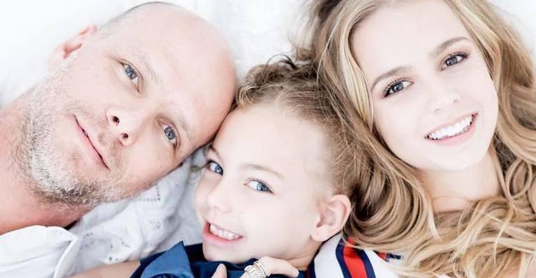 Após separação, Fernando Scherer curte passeio por SP em carro luxuoso com as filhas